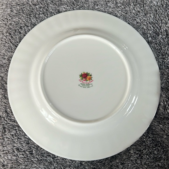 SALAD / DESERT PLATE OLD COUNTRY ROSES ROYAL ALBERT BONE CHINA ENGLAND 1962 VTG - Picture 6 of 9
